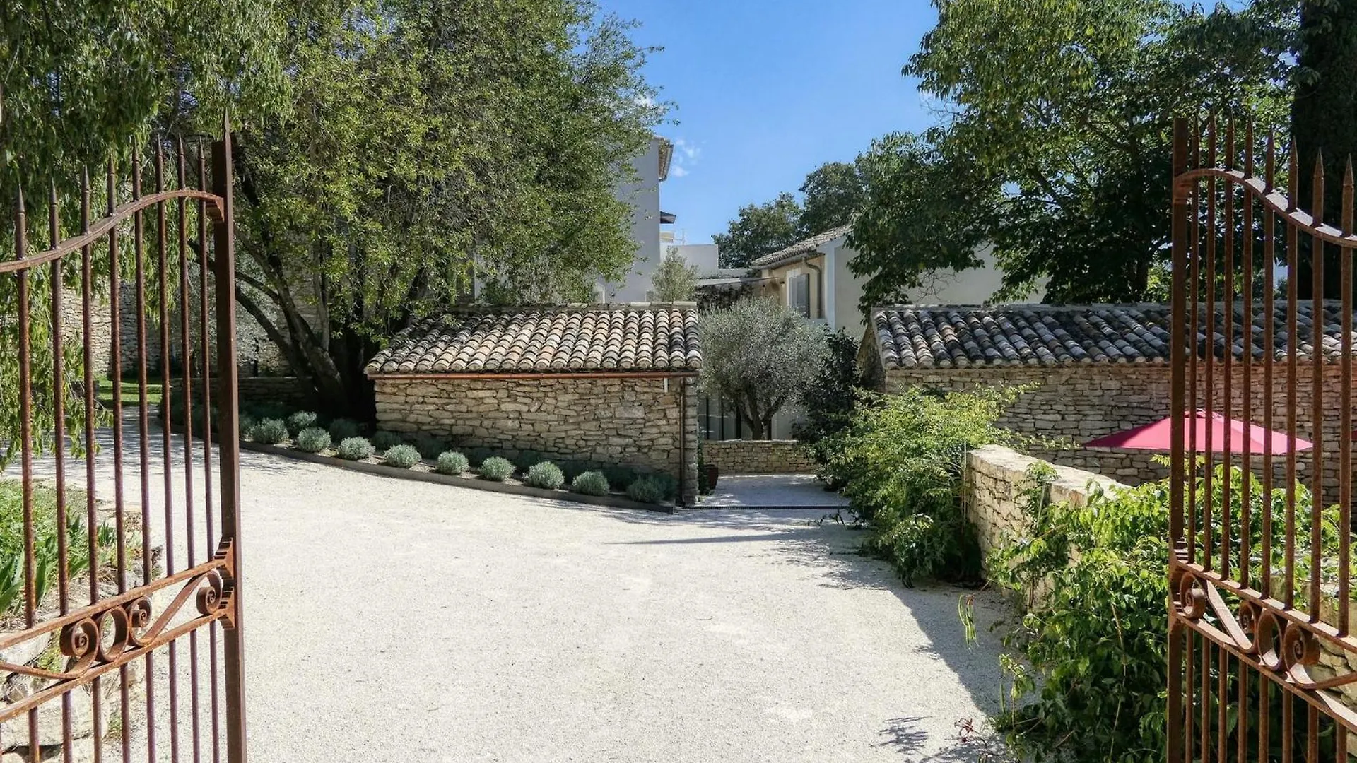 Holiday home Mas Renove A Menerbes : Piscine Privee, Clim, Wifi, Animaux Admis, Parking - Fr-1-708-82 Villa France