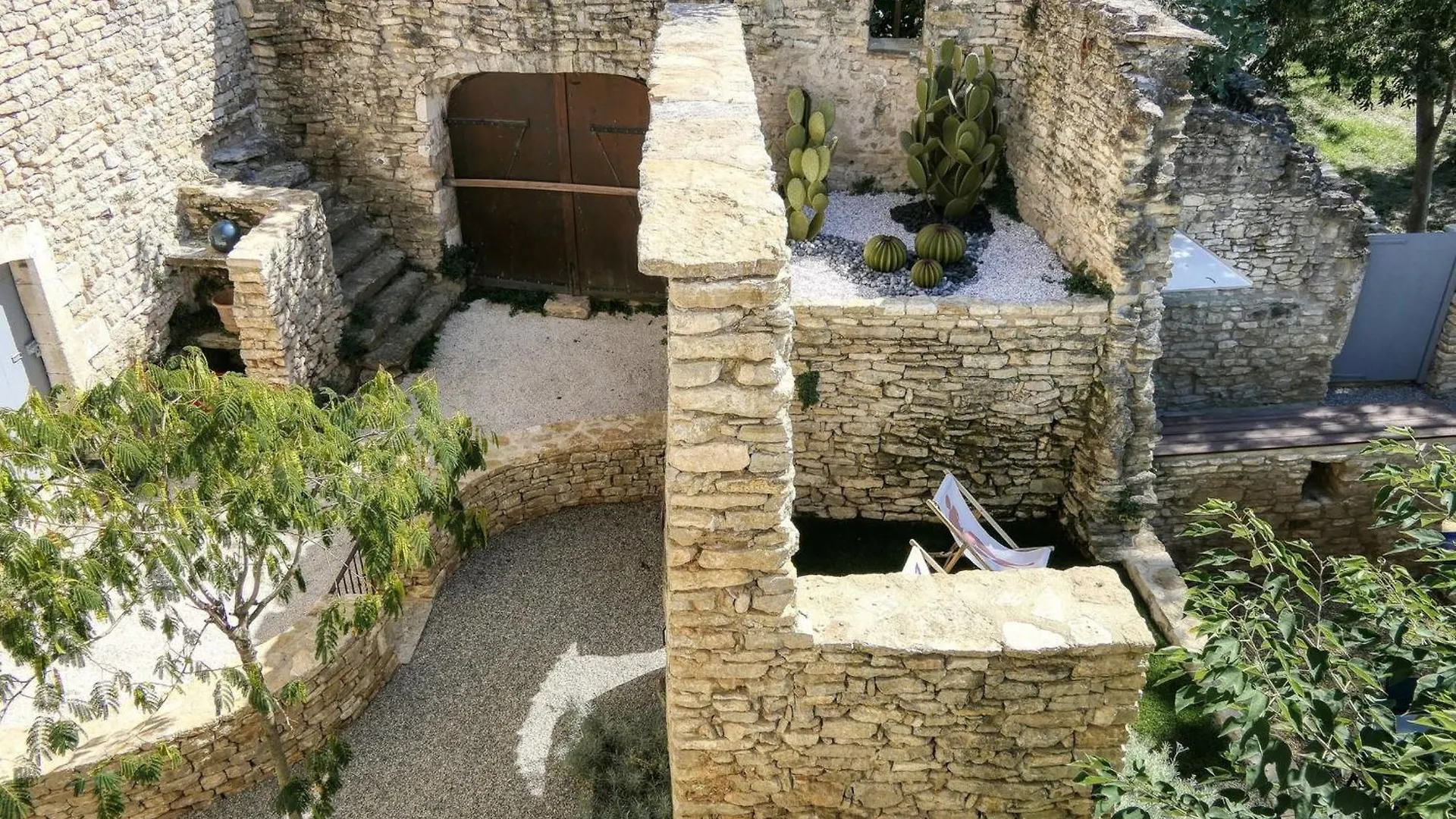 Mas Renove A Menerbes : Piscine Privee, Clim, Wifi, Animaux Admis, Parking - Fr-1-708-82 Villa 0*,